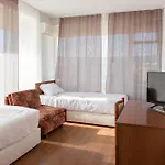 международен дом на учените жолио кюри