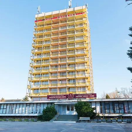 международен дом на учените жолио кюри Хотел 3*